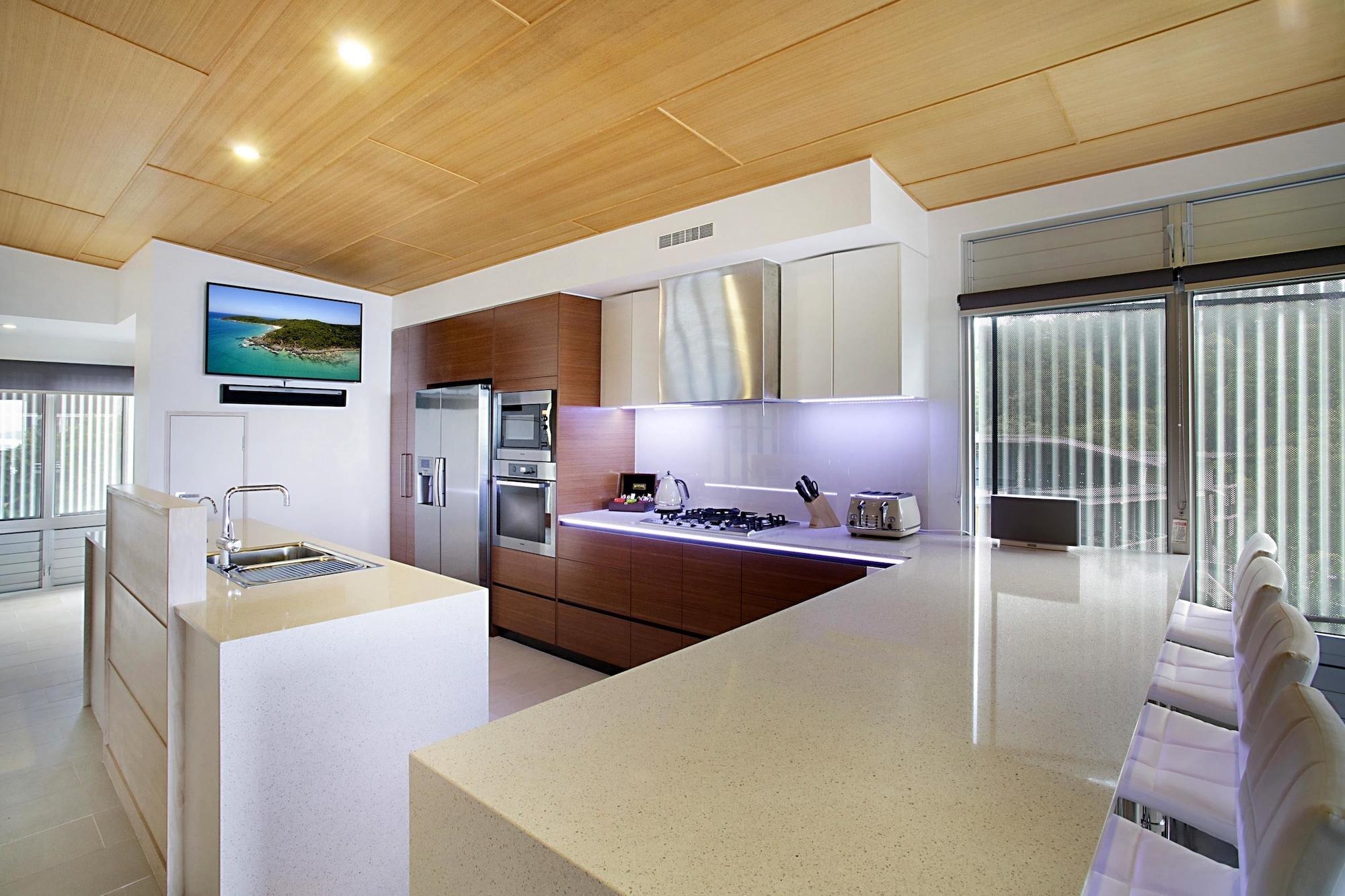 Peppers Noosa Resort And Villas Luaran gambar A modern Australian kitchen