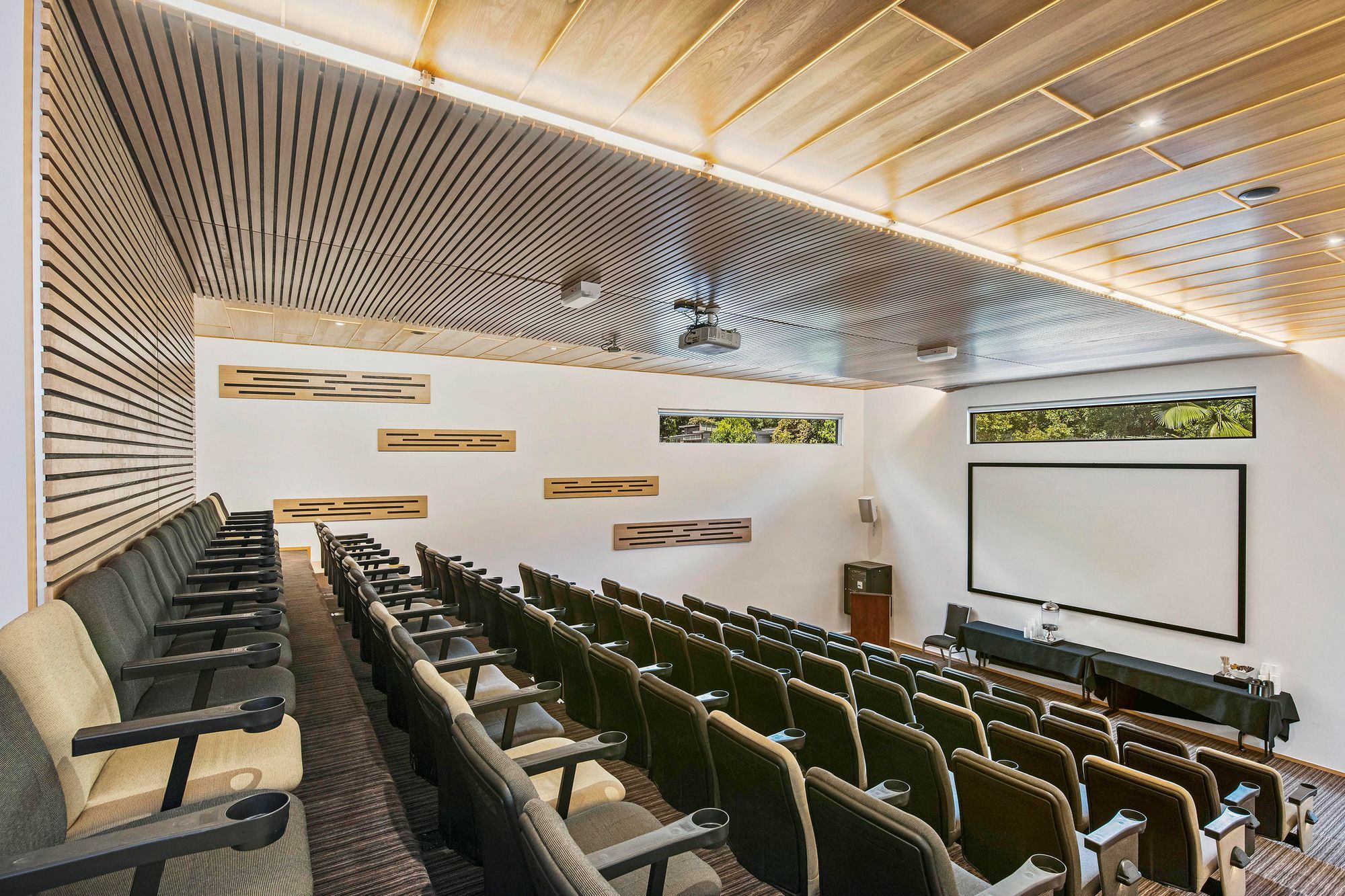 Peppers Noosa Resort And Villas Luaran gambar The auditorium at the Center for the Arts
