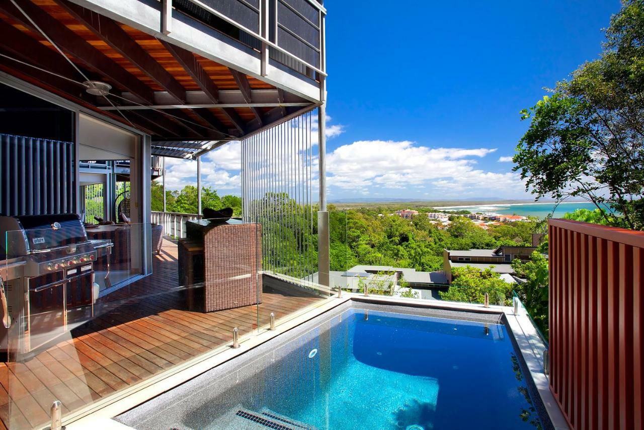 Peppers Noosa Resort And Villas Luaran gambar A pool at a private residence in Queensland, Australia